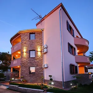 Apartman Dalmatino, Pakostane